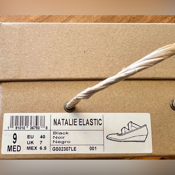 Gentle Souls by Kenneth Cole Natalie Elastic Pumps Size 9 - Picture 8 of 9